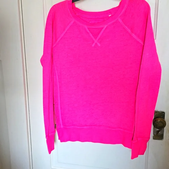 Bright pink sweatshirt - Picture 1 of 1